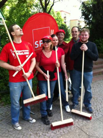 v.l.n.r. Dominic Stingl, Ulrike Neumann nebst Tochter, Dr. Brunero Cappella, Rainer Ziffels und Thomas Seitz